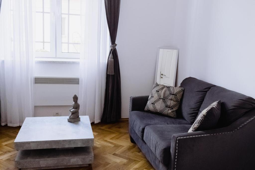 ☆ Bulevard Apartments ☆ Арад Екстер'єр фото
