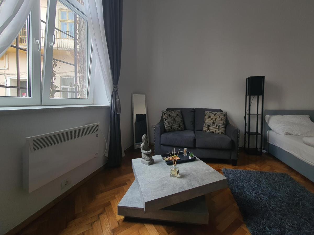 ☆ Bulevard Apartments ☆ Арад Екстер'єр фото