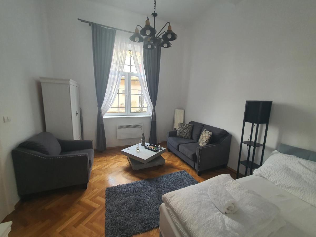 ☆ Bulevard Apartments ☆ Арад Екстер'єр фото